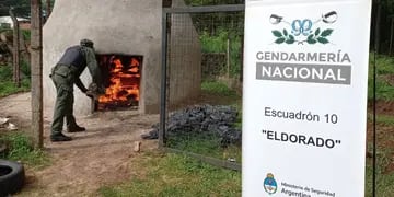 Efectivos de Gendarmería Nacional procedieron a incinerar más de seis toneladas de droga en Eldorado