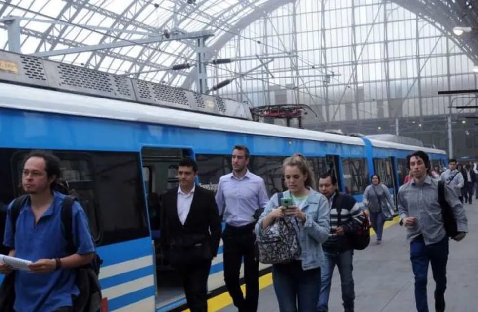 Pasajeros se verán beneficiados con un nuevo tren que irá de La Plata a Constitución sin paradas intermedias.