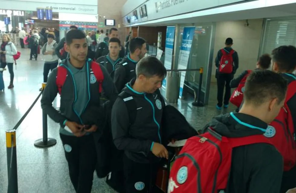 Belgrano ya partió a Buenos Aires para el debut en la Superliga.