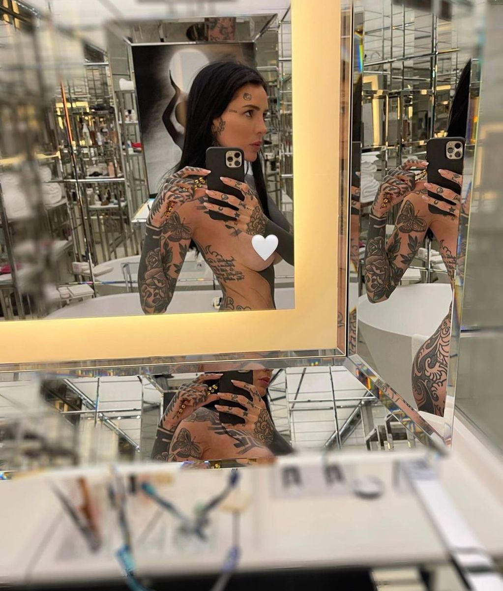 Cande Tinelli subió una foto a Instagram al desnudo y luego la borró