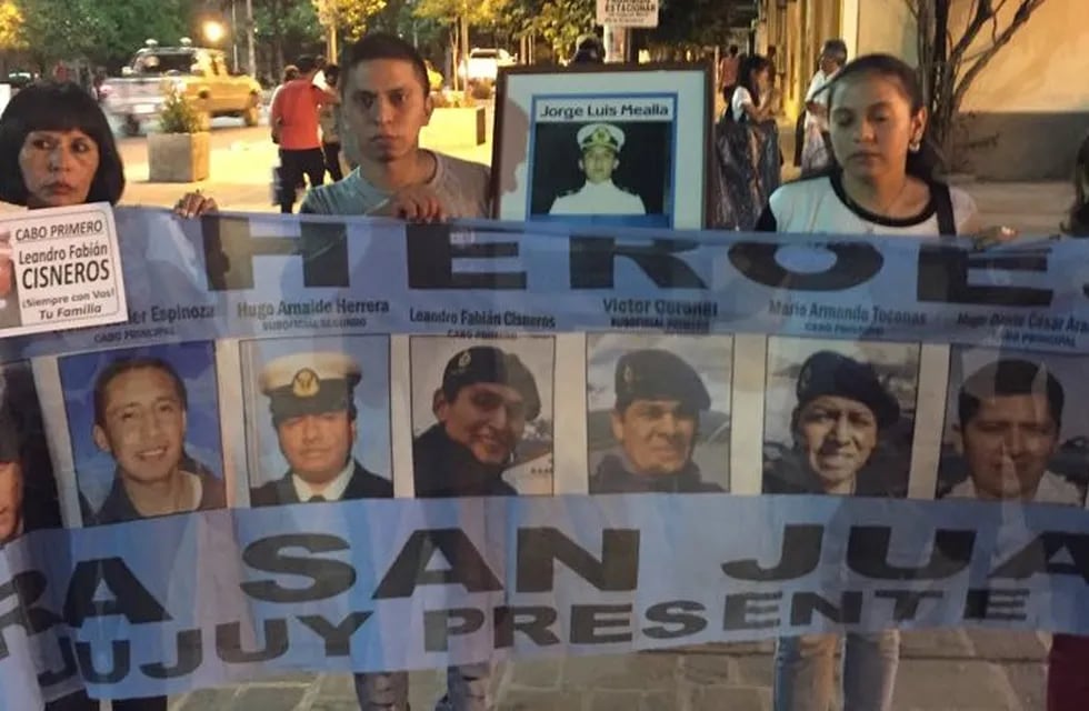 Familiares de los nueve marinos oriundos en Jujuy que integraban la dotación del ARA San Juan.