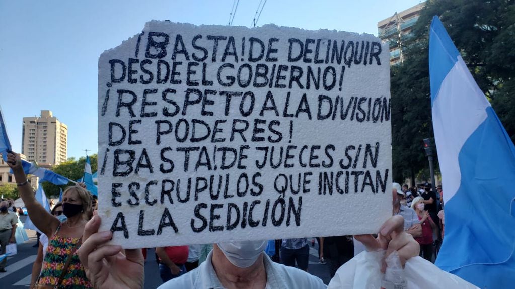 Cientos de personas salieron a la calle, en Córdoba.