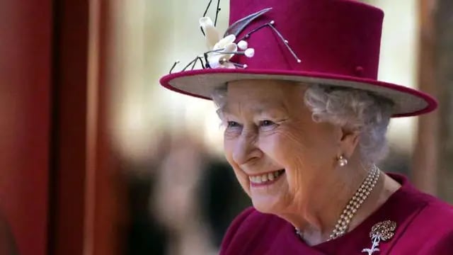 La reina solo usará las pieles existentes y no sumará otras nuevas. AFP