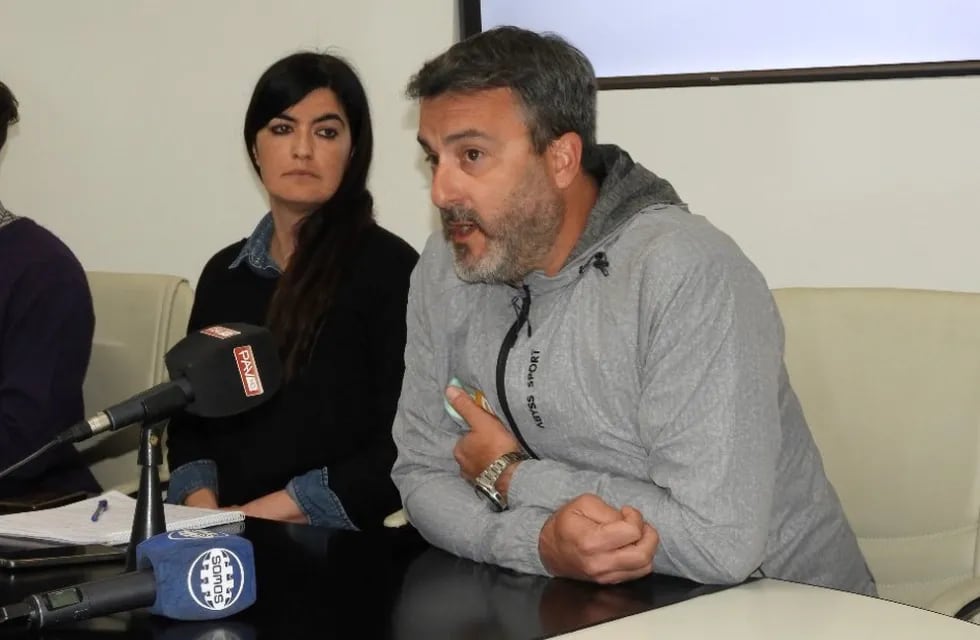 "Vemos que no tenemos ningún apoyo de la Provincia", dijo el director de Deportes Gustavo Gómez en relación a los Torneos Bonaerenses.