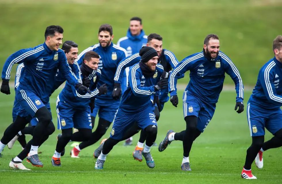 La Selección Argentina se entrena en el predio del Manchester City para enfrentar a Italia. EFE/ Peter Powell