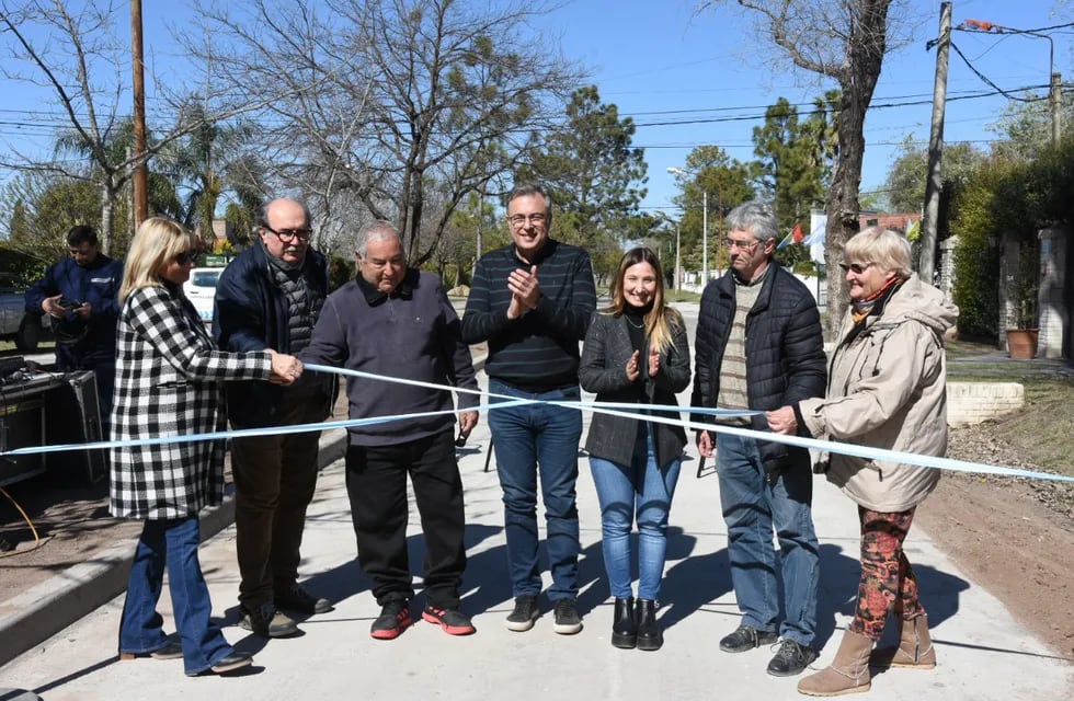 Inauguraron un tramo de pavimento en los barrios Villa Los Álamos y Villa Aero Club