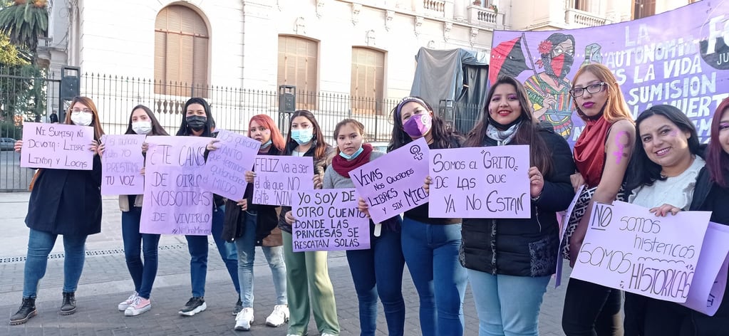 Múltiples mensajes se sumaron a la consigna principal de "Ni Una Menos" en la marcha del viernes en Jujuy.