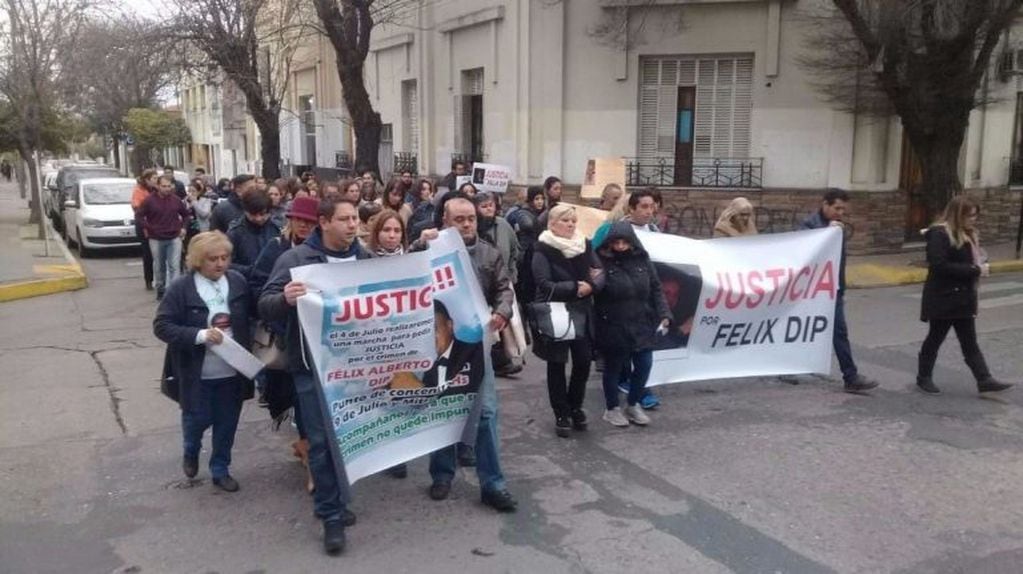 Marcha Felix Dip peluquero San Luis