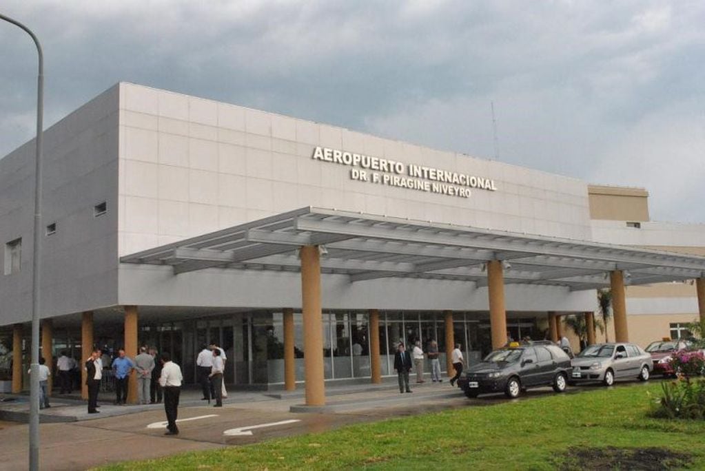 Aeropuerto Internacional Doctor Fernando Piragine Niveyro Corrientes