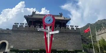 Una columna de 3 metros celebra a la Gran Muralla de China como una de las Nuevas 7 Maravillas del Mundo