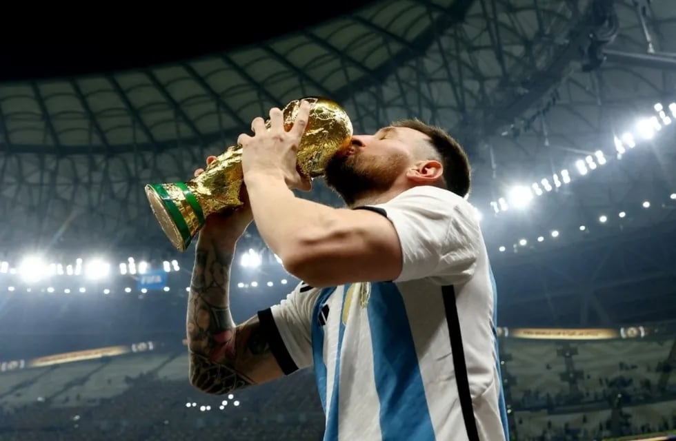 Lionel Messi con la Copa del Mundo. Foto: Los Andes