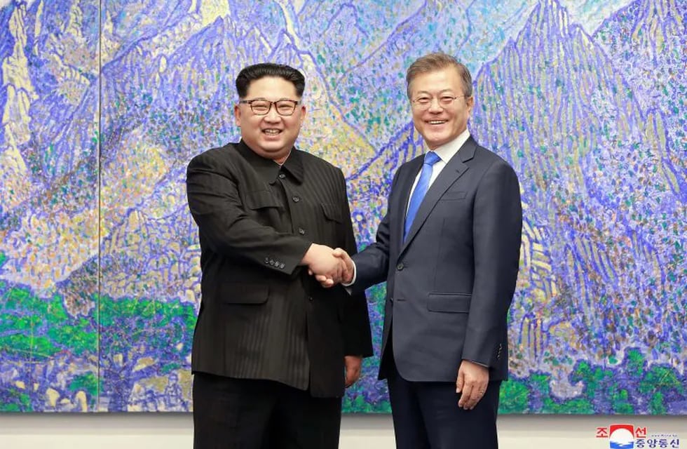 El mismo huso horario y el fin de parlantes de propaganda en la frontera, los primeros gestos entre Corea del Sur y del Norte