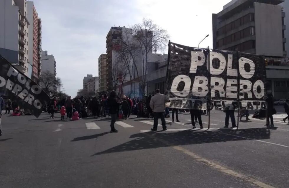 Militantes de Polo Obrero continúan protesta en oficinas de Desarrollo Social en Mar del Plata