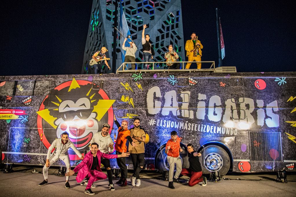 Los Caligaris salieron por la ciudad en caravana musical y grabaron el resultado. (Gentileza Martín Cornejo)
