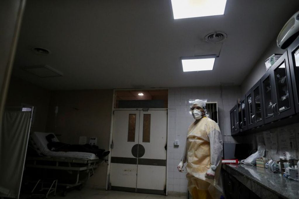 Dr\u002E Matias Monteros stands in a shock room next to a patient infected with the coronavirus disease (COVID-19), at the Dr\u002E Alberto Antranik Eurnekian hospital, in Ezeiza, on the outskirts of Buenos Aires, Argentina June 24, 2020\u002E Picture taken June 24, 2020\u002E REUTERS/Agustin Marcarian