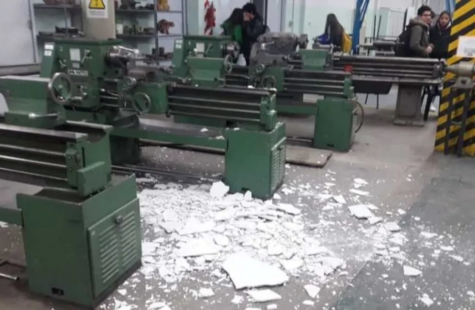 Suspendieron las clases de los talleres en Neuquén porque se cayó parte del techo. Gentileza Río Negro.