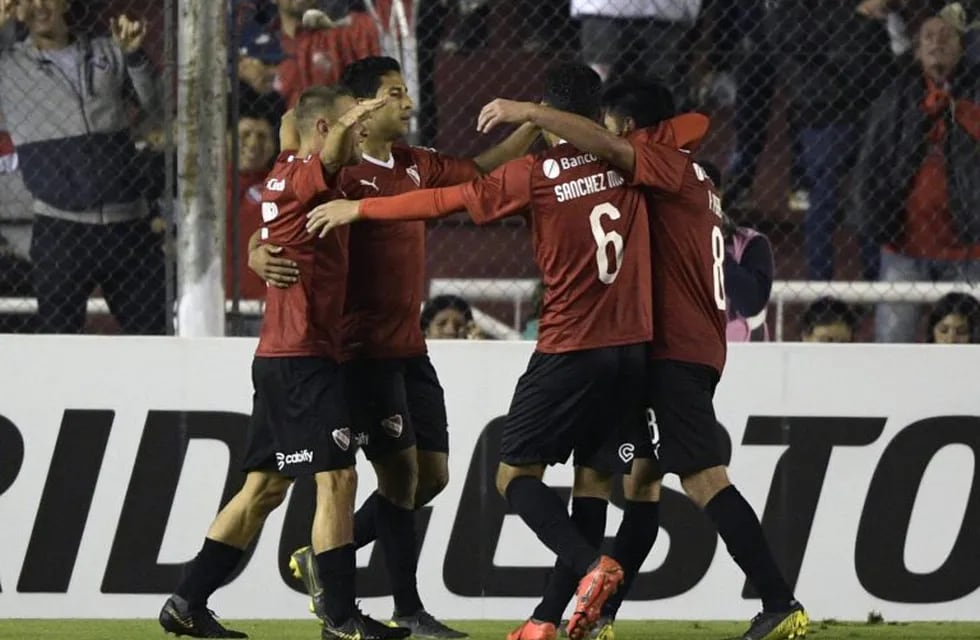La dirigencia de Independiente le pagó a los futbolistas y se terminó el conflicto. (AFP)