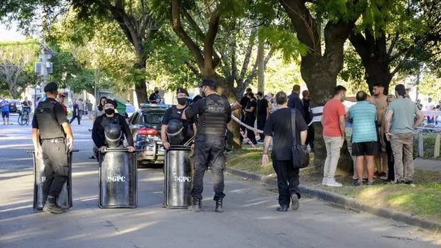 Mataron a balazos al hijo de “Cara de goma”, un histórico barra de Central (Clarín)