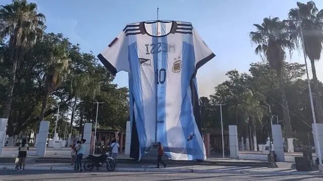 La camiseta argentina más grande del mundo está en Salta.