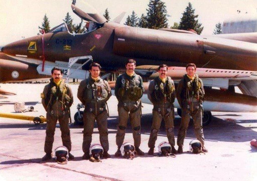 Una foto de 1982. Los extraordinarios pilotos de la Fuerza Aérea Argentina.