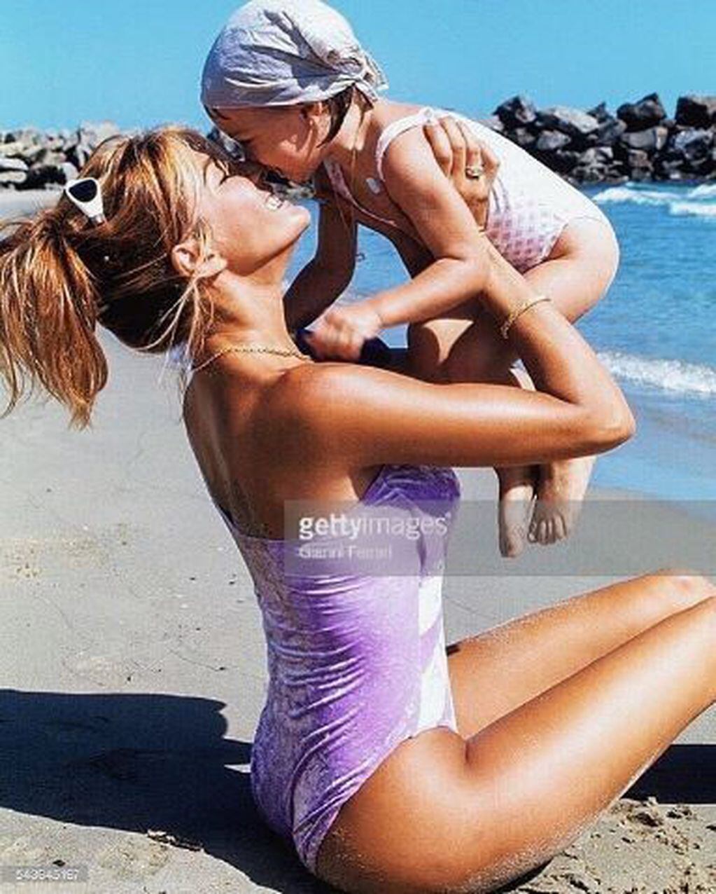 Oriana Sabatini publicó esta imagen junto a su mamá para saludarla por su cumpleaños. 
"Feliz cumpleaños a la mujer que mas admiro en este. Nunca dejes de brillar, te amo!!!!!", escribió en Instagram. (Fuente: Instagram)