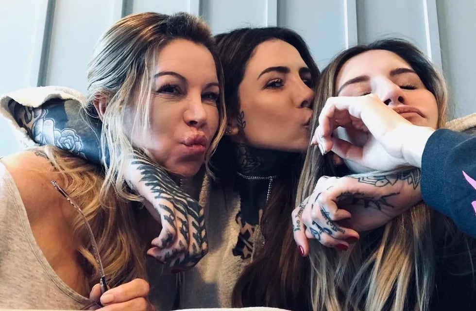 Soledad Aquino junto a sus hijas, Candelaria y Micaela Tinelli. (Instagram).