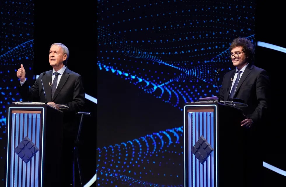 Los candidatos en el primer debate presidencial, y el cruce entre Juan Schiaretti y Javier Milei (Clarín).