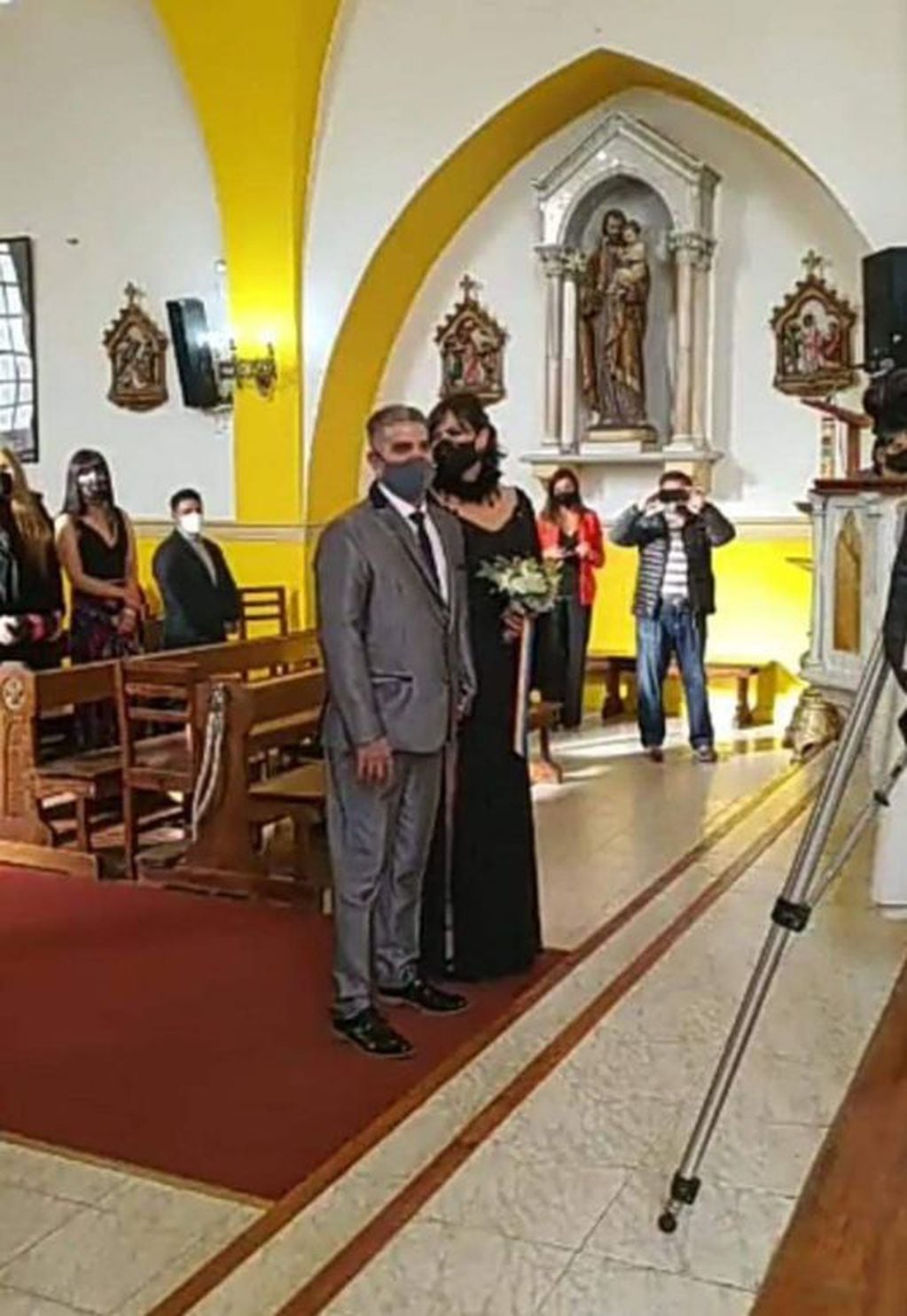 Victoria Castro y Pablo López Silva contrajeron matrimonio en Ushuaia, bajo todos los ritos del catolicismo.