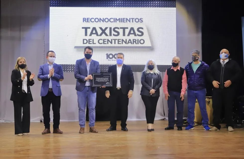 El municipio reconoció a taxistas