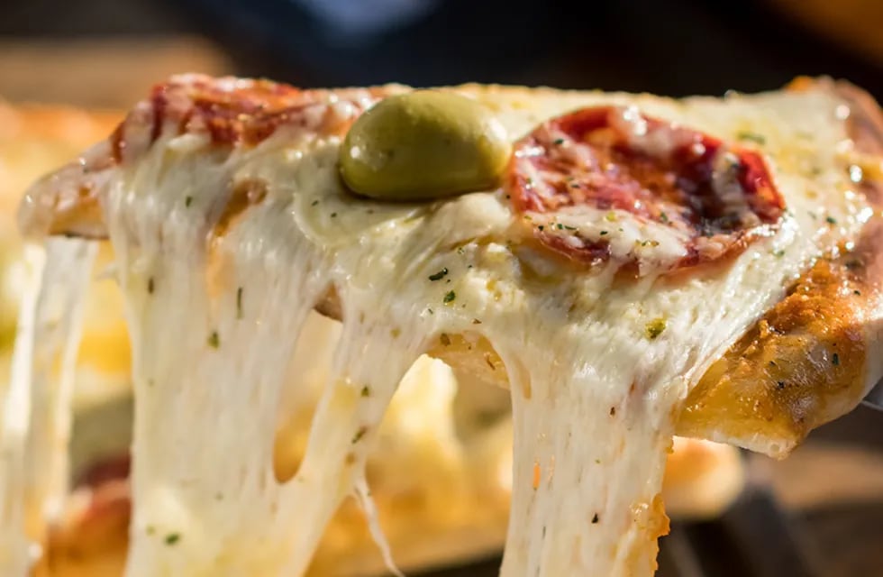 Una cadena de restaurantes en Córdoba ofrece pizza libre por menos de 7.500 pesos.