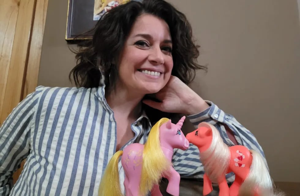 Priscila Mateos, la mendocina que colecciona ponis elaborados en Argentina en la década del '80.