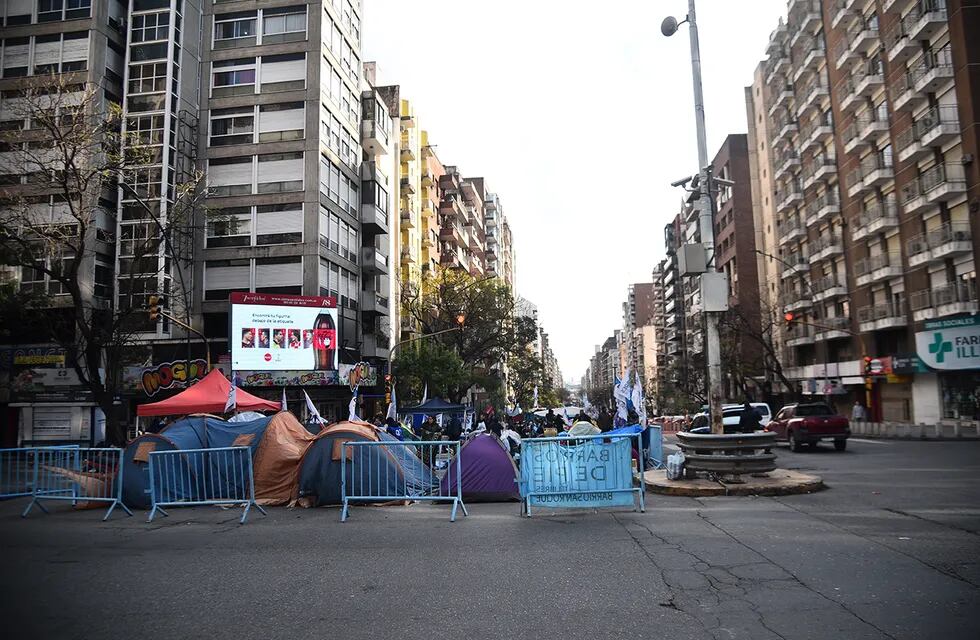 Marcha piquetera y acampe en Córdoba: complicaciones en el tránsito. (Pedro Castillo / La Voz)