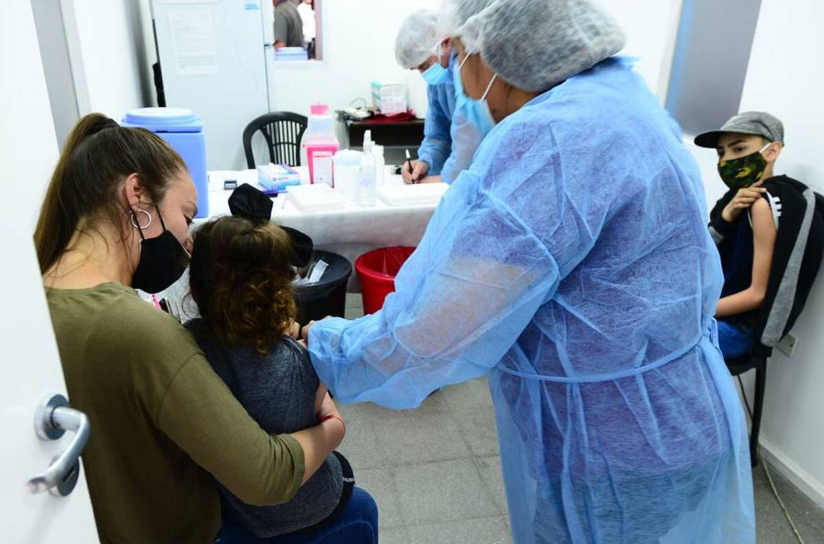 Vacunación pediátrica en el CPC Argüello (José Hernández/ La Voz).