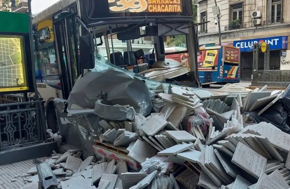 Un colectivo de la línea 39 chocó esta mañana en Palermo. El conductor dio positivo al narcotest.