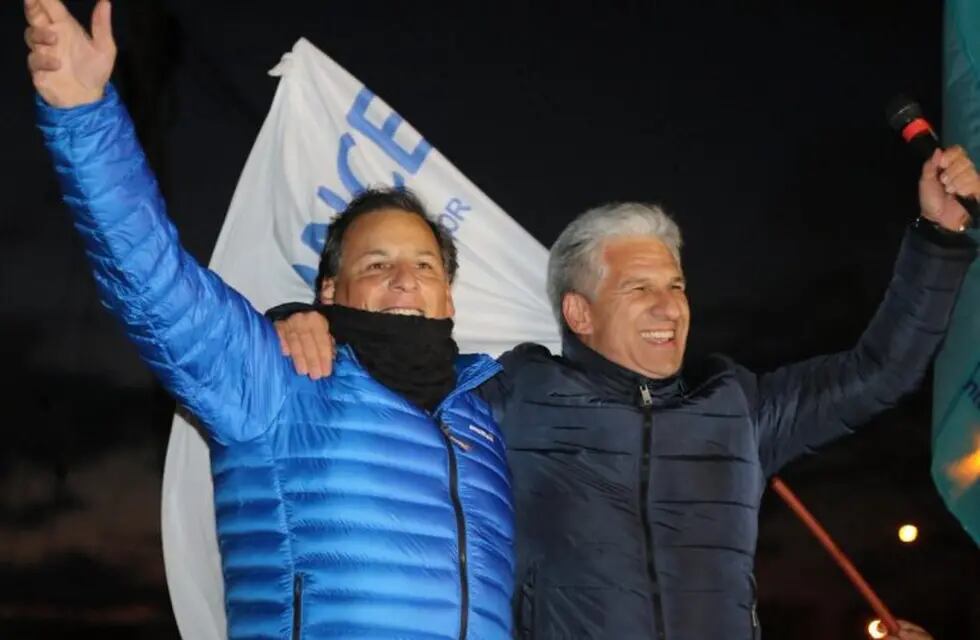 Claudio Poggi y Enrique Ponce en el cierre de campaña.