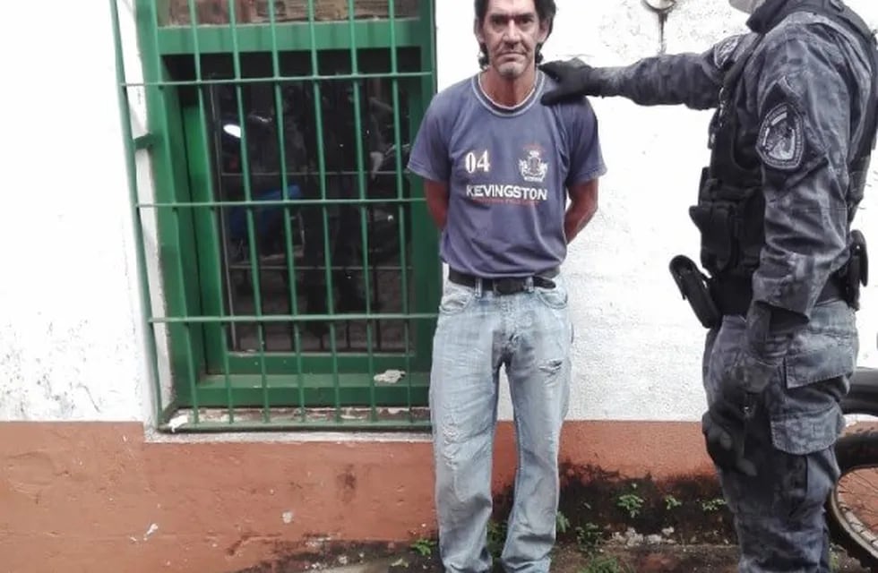 Maceiras, un hombre de Posadas, que se negó a ser identificado en el Puente Internacional San Roque González de Santa Cruz. (Policía)