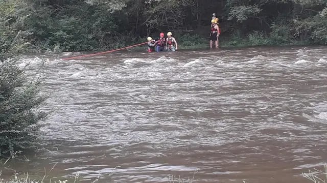 Rescate en Río Los Reartes.