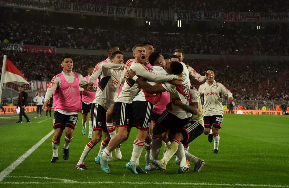 El festejo de River por el gol de Borja de penal en el final del partido y que motivo incidentes con los jugadores de Boca en el Superclásico. (Clarín)