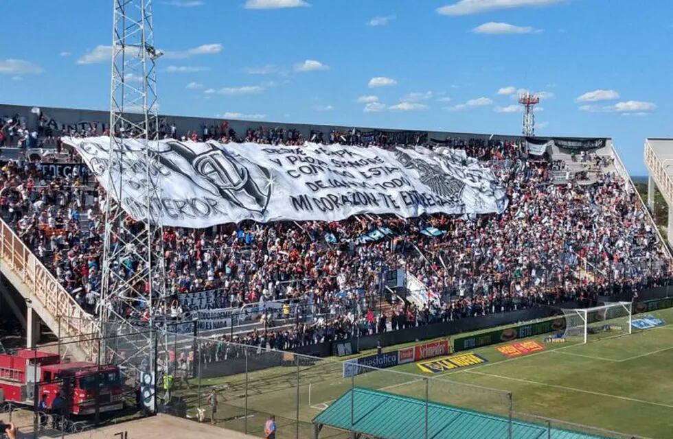 Hinchada de Central Córdoba.