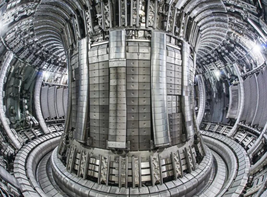 La fusión nuclear genera energía limpia y segura.