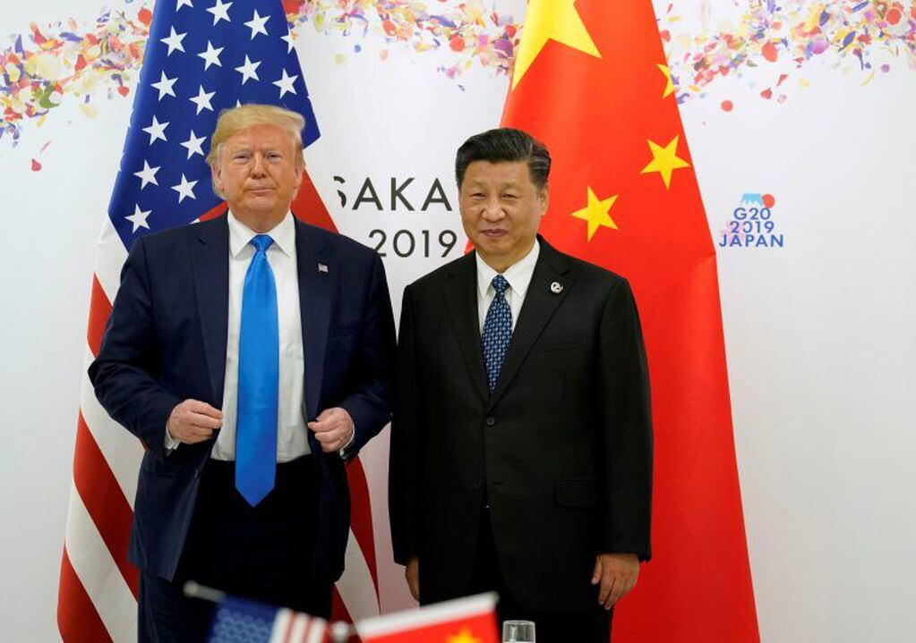 El presidente de Estados Unidos, Donald Trump, junto a su par chino, Xi Jinping, en una reunión bilateral durante la cumbre del G20 en Osaka, Japón, en junio de 2019. Crédito: REUTERS/Kevin Lamarque/File Photo.