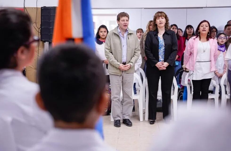 Melella presenció el acto oficial de inicio del ciclo lectivo 2020 en la escuela Nº 5 de Tolhuin