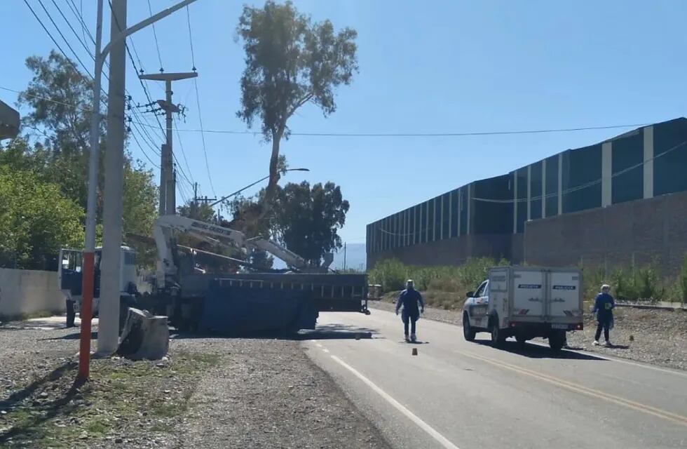 El accidente se produjo en la entrada de la fábrica Cattorini, en Chimbas.