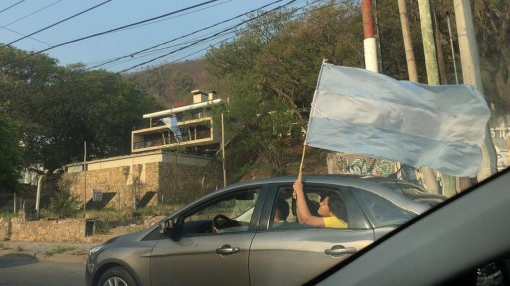 Masivo banderazo en Salta contra el gobierno de Alberto Fernández.