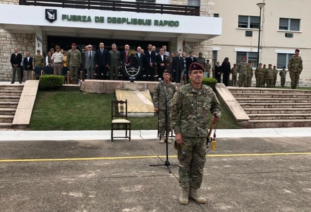 Paleo, en la formación militar realizada en Córdoba durante su despedida como comandante de la Fuerza de Despliegue Rápido del Ejército Argentino. (Foto gentileza Ceremonial FDR).