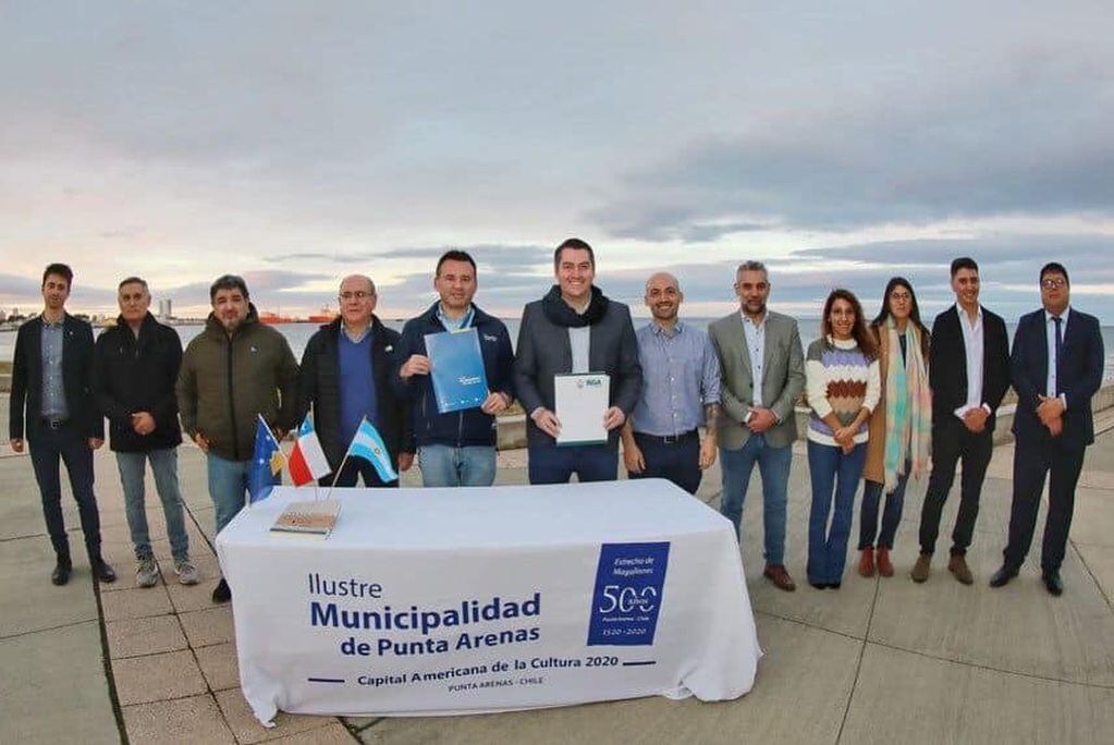 La firma del convenio buscar reafirmar los vínculos entre Río Grande y Punta Arenas.