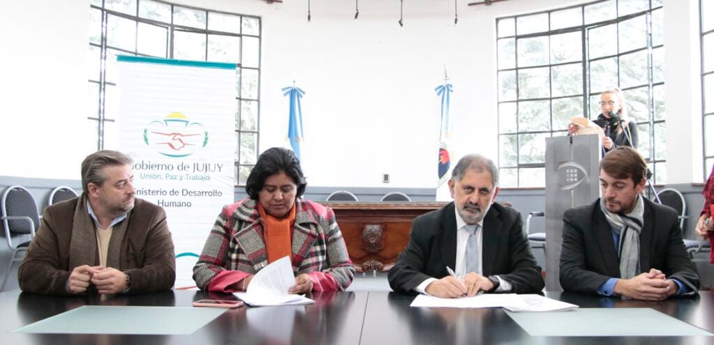 Firma del convenio por los derechos de los niños en Jujuy.