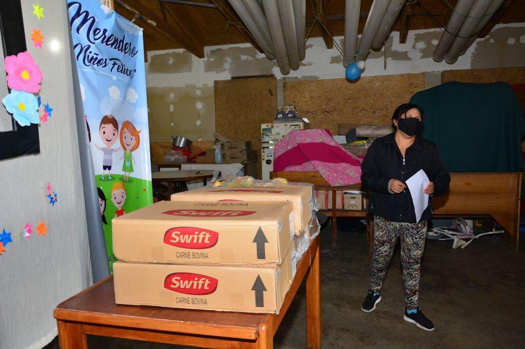Personal de la Municipalidad entregó alimentos a comedores y ollas populares