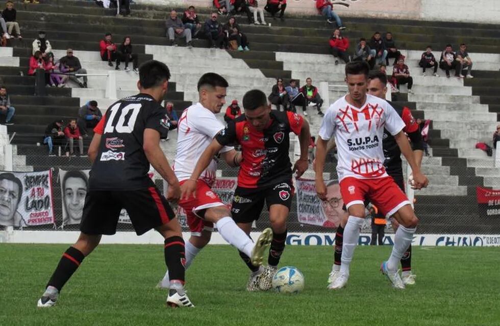 Sporting derrotó a Huracán por 3 a 1.