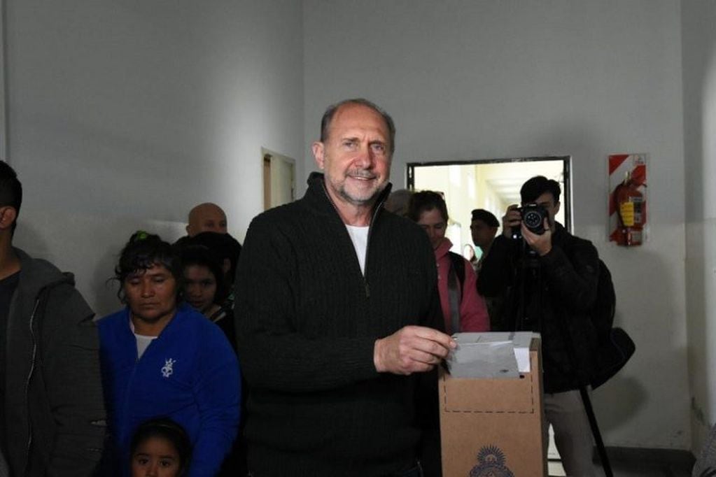 Omar Perotti, gobernador electo de Santa Fe votando en las PASO. (@omarperotti)